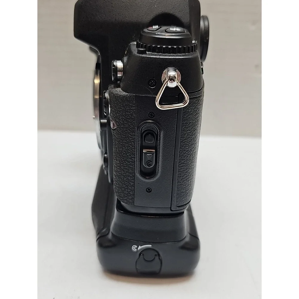 Nikon F100 35mm SLR Film Camera Black Body With Extras (For Parts/repair)...read